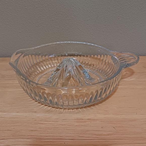 Clear Glass Juicer Reamer - Picture 1 of 8